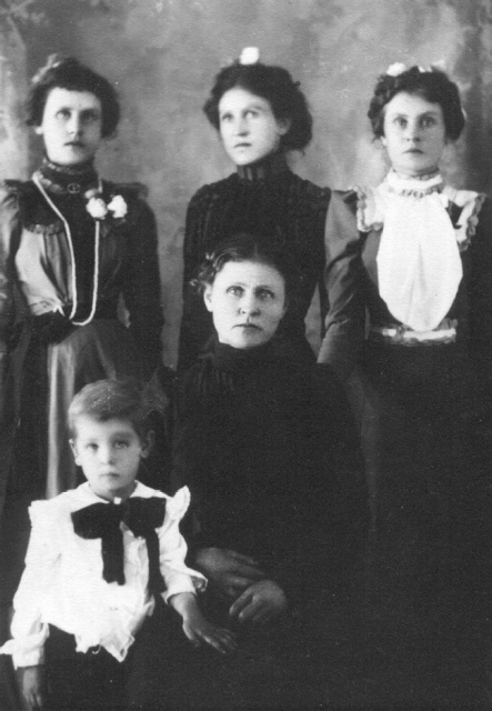 Marietta Carter with daughters